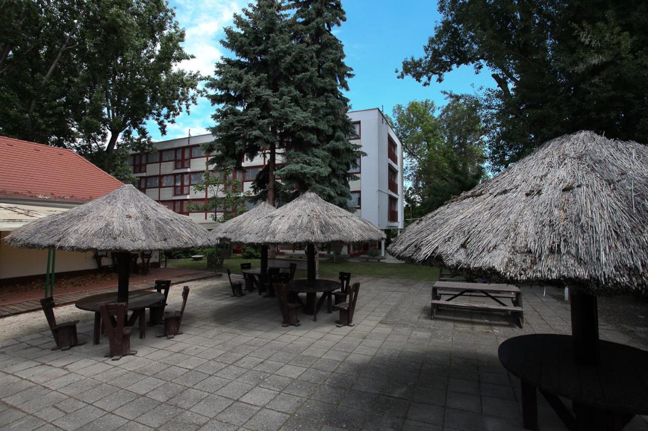 Rév Szálló Balaton Szántód Esterno foto