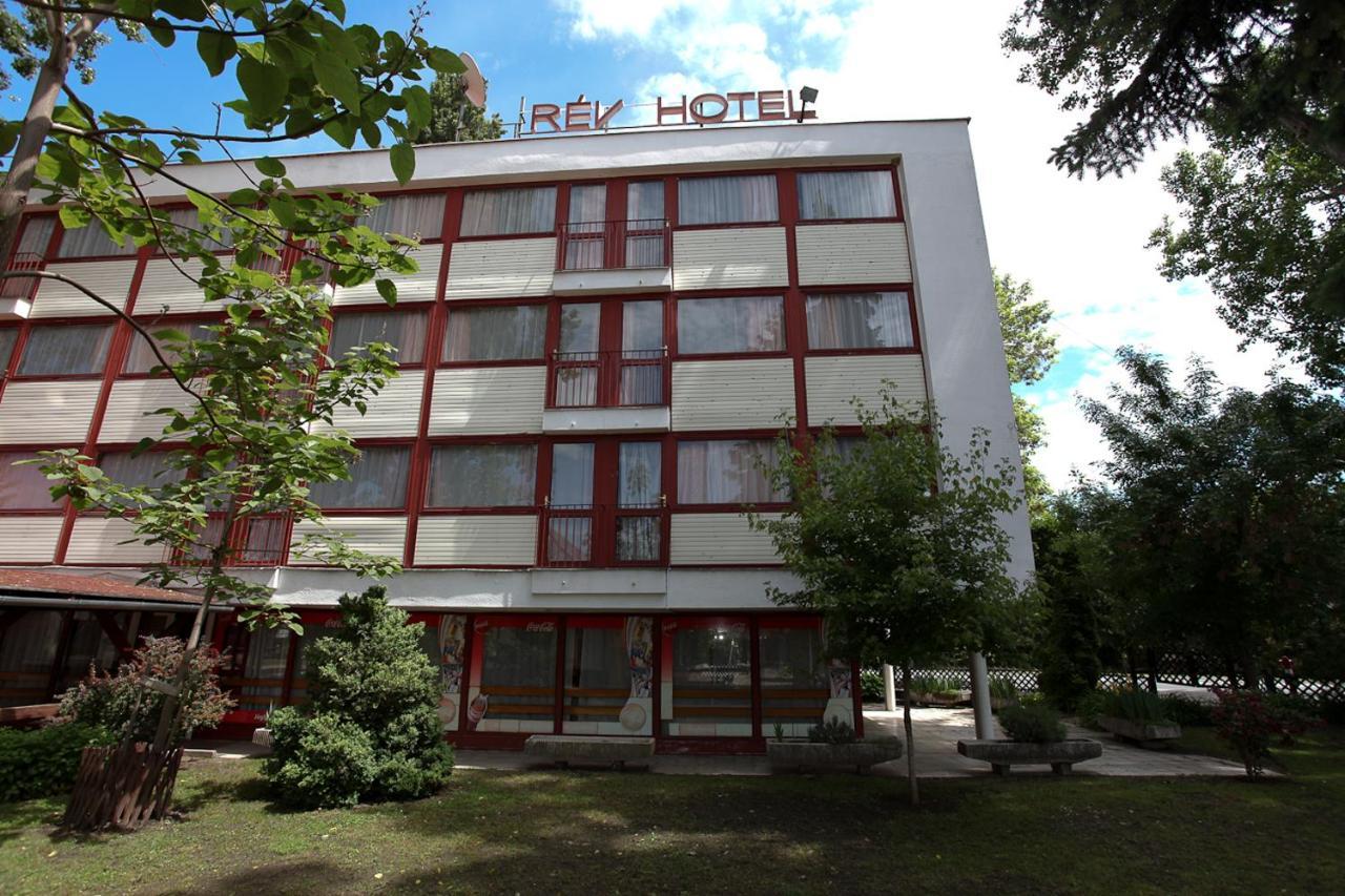Rév Szálló Balaton Szántód Esterno foto